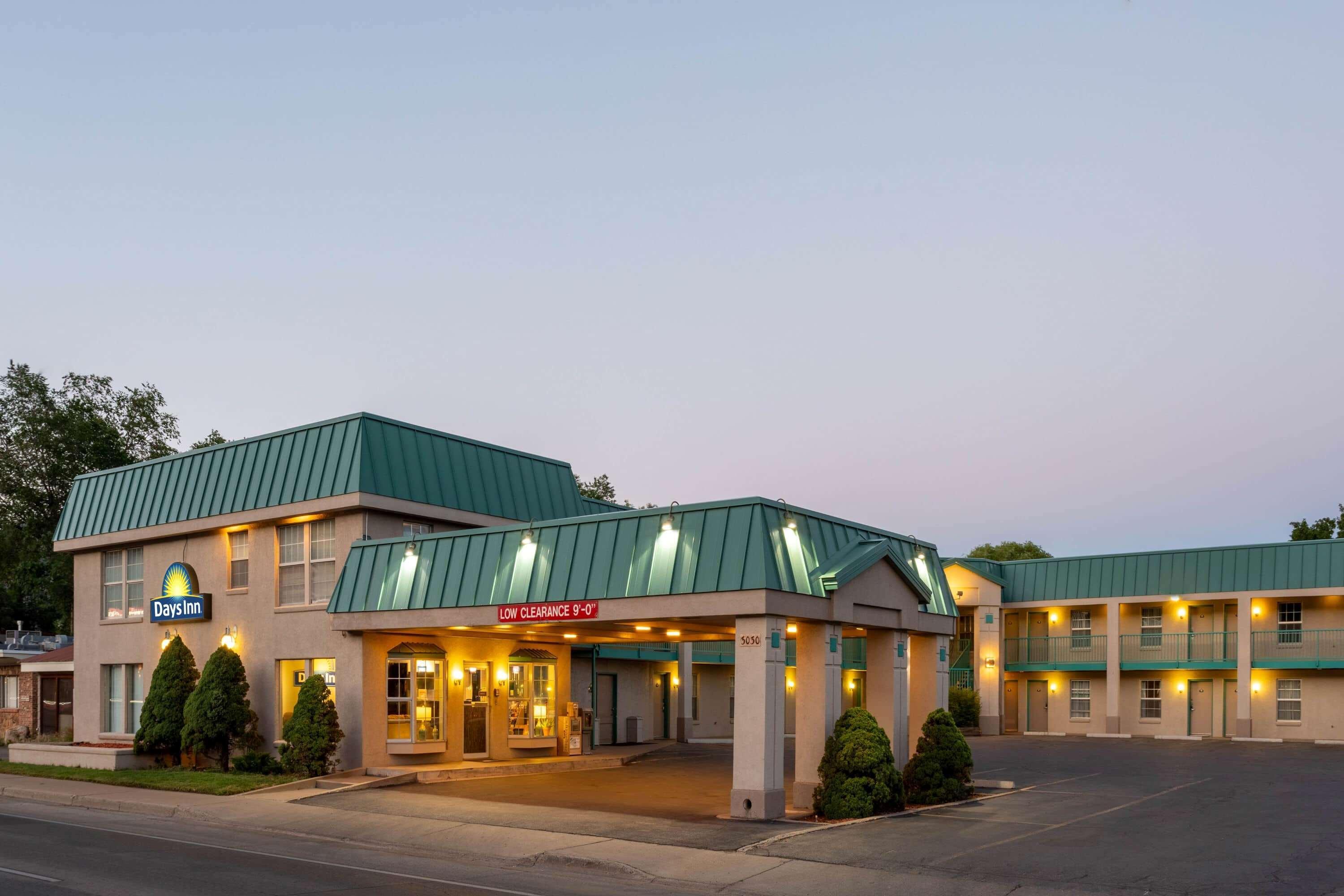 Days Inn By Wyndham Дуранго Екстериор снимка